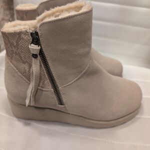 BearPaw Light Tan Ankle Boots with Zipper